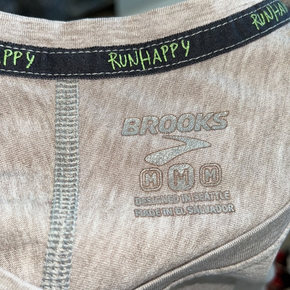 Brooks V-neck shirt - Picture 4 of 4